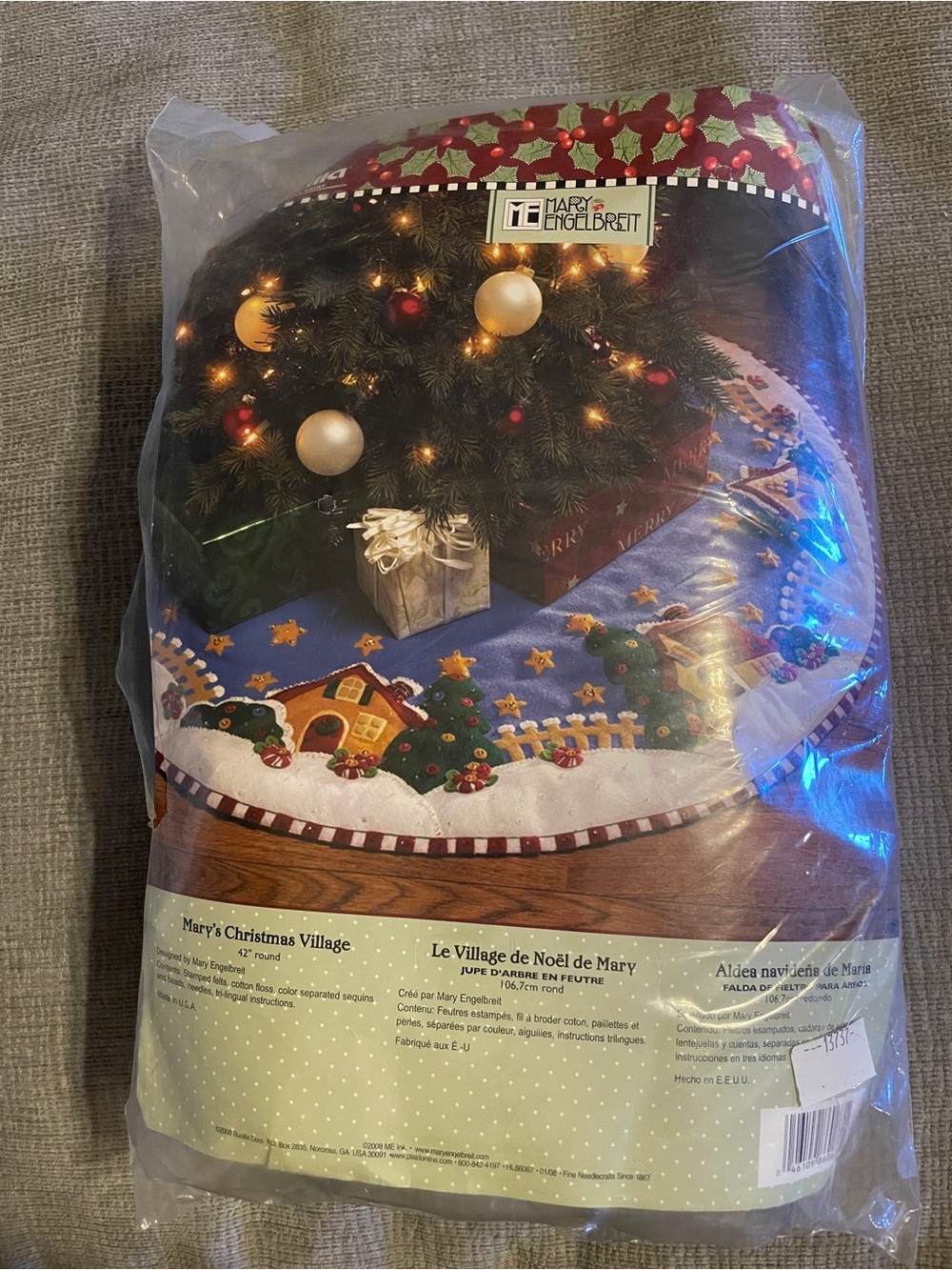 NOS Bucilla Mary Engelbreit Tree Skirt Kit ‘Merry Christmas Village’ 42” Round